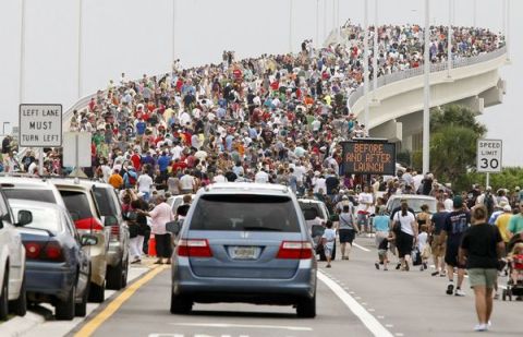 Crowds gather en masse for the final flight of the space shuttle--Now, imagine each and every one of them in full Browncoat attire...